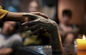 Terror en la Oscuridad: Fale Comigo - Los Susurros del Más Allá