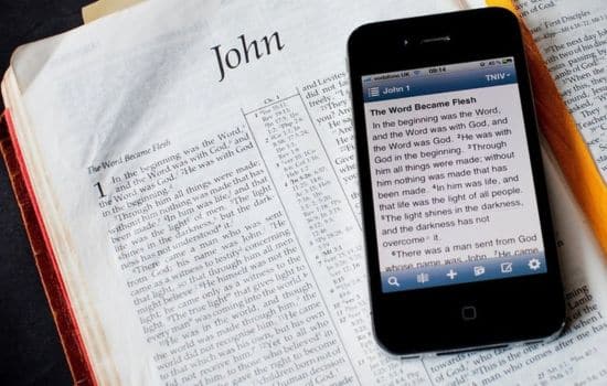 حول هاتفك الخلوي إلى مصدر للحكمة مع الكتاب المقدس